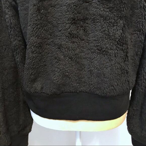 Material Girl Active NWT Faux Fur Top Women M - Picture 10 of 12